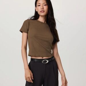 Vuori Pose Fitted Tee